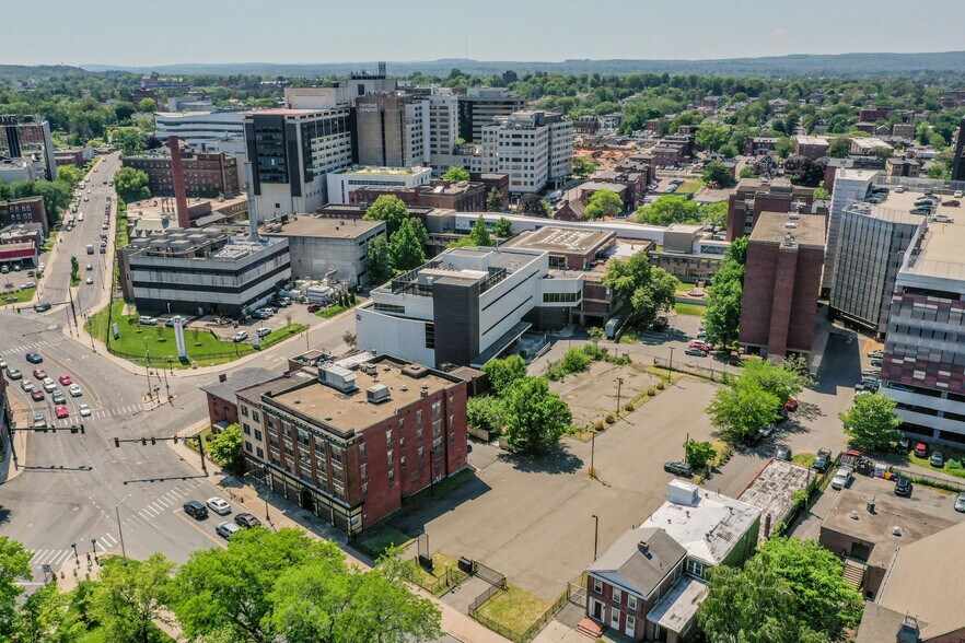 More Photos Of 29 Main St, Hartford Office Residential For Sale