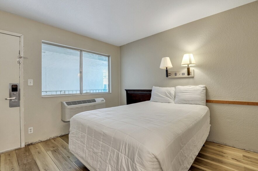 More Photos Of 4071 US 17, Richmond Hill Hotel For Sale