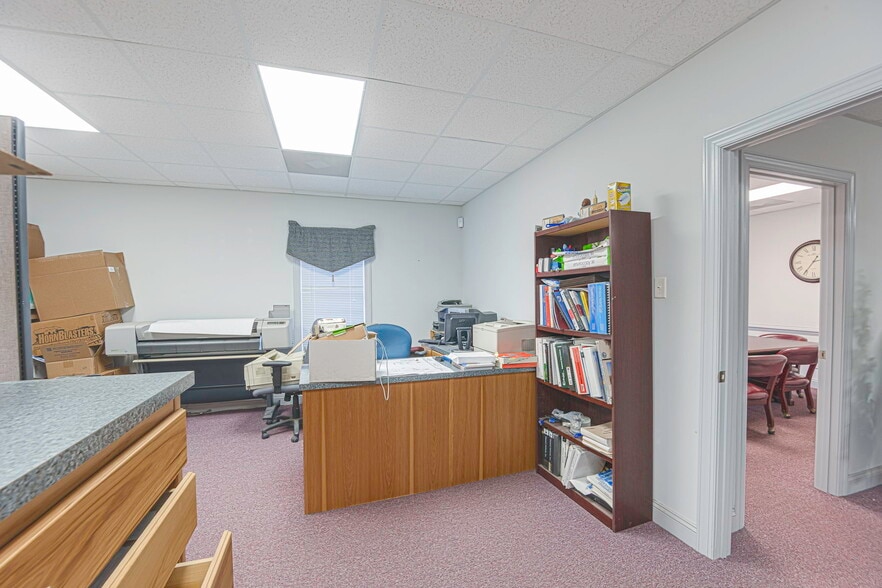 More Photos Of 10310 Memory Ln, Chesterfield Office For Sale
