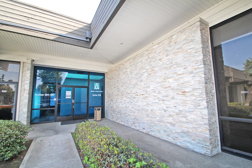 More Photos Of 5900 S Eastern Ave, Commerce Office For Lease