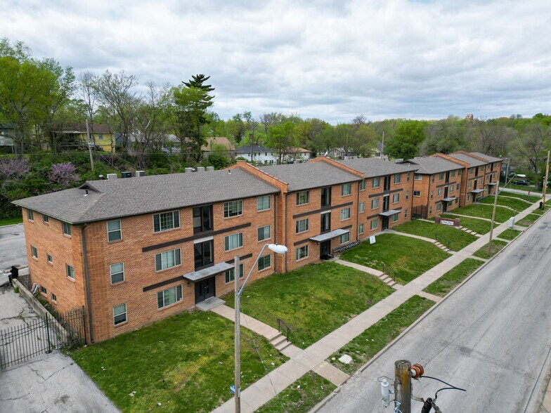 Primary Photo Of 7000 Cleveland Ave, Kansas City Apartments For Sale