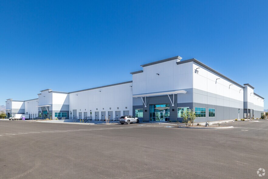 More Photos Of 2717 E Corona Rd, Tucson Warehouse For Lease