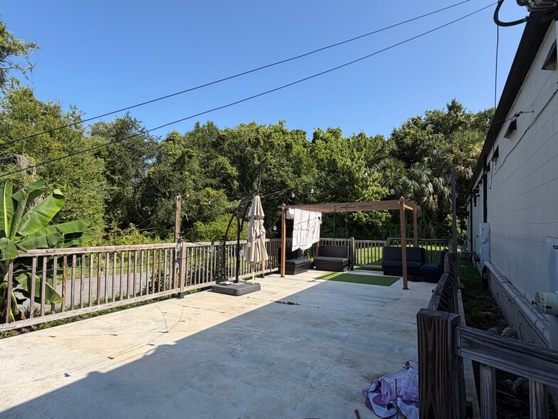 More Photos Of 2986-2990 S Sanford Ave, Sanford Freestanding For Lease