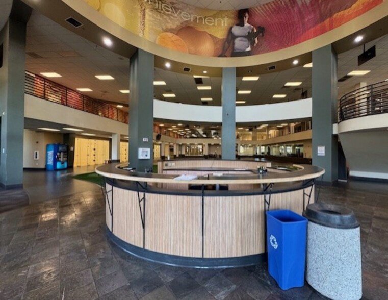 More Photos Of 680 Hacienda Dr, Vista Health Club For Lease