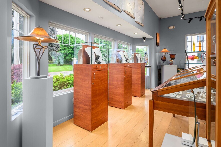 More Photos Of 307 Main St, Ogunquit Storefront For Sale