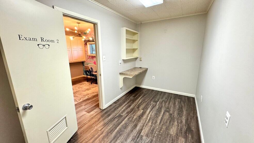 More Photos Of 211 N 5th St, Mcalester Office For Lease