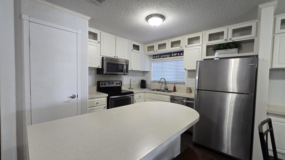 More Photos Of 44 Crawford Dr, Lake Placid Manufactured Housing Mobile Home Park For Sale