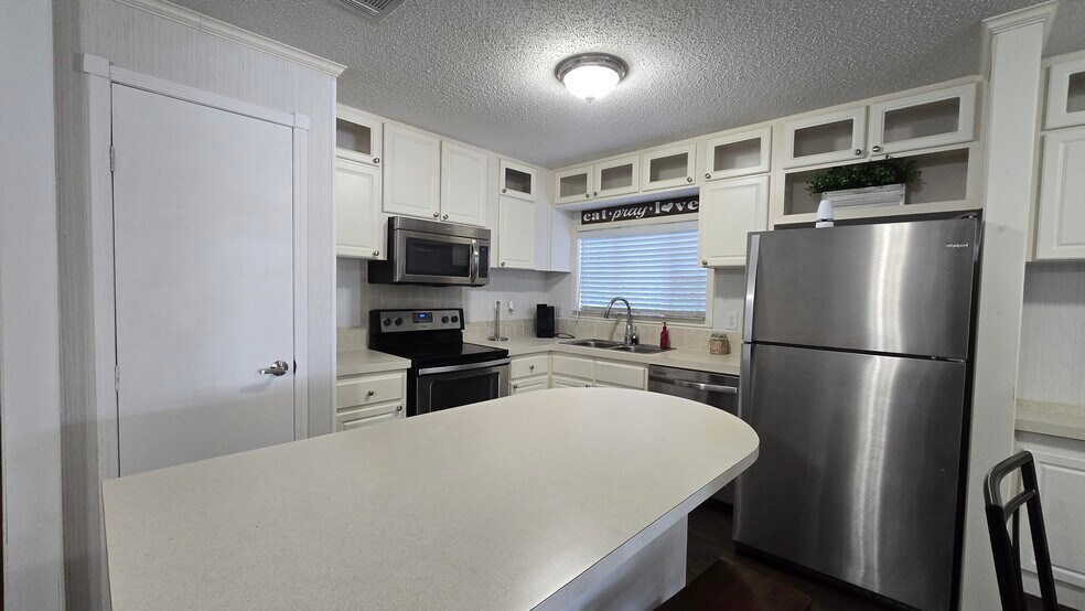 More Photos Of 44 Crawford Dr, Lake Placid Manufactured Housing Mobile Home Park For Sale