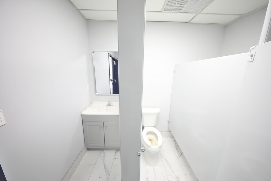 More Photos Of 999 Willow Grove St, Hackettstown Warehouse For Lease