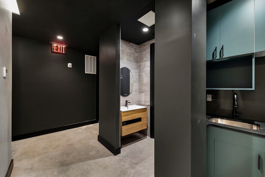 More Photos Of 1055-1063 63rd St, Brooklyn Office For Sale