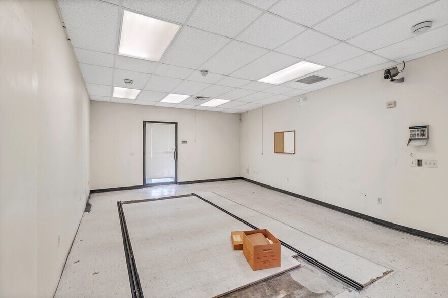 More Photos Of , West Springfield Unknown For Sale