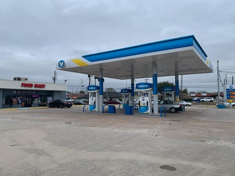 Primary Photo Of 101 W San Augustine St, Deer Park Convenience Store For Sale