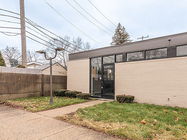 More Photos Of 16975-16991 Farmington Rd, Livonia Medical For Lease