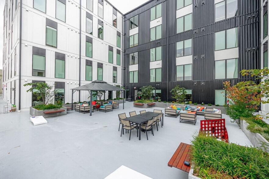 More Photos Of 366 E Broad St, Columbus Apartments For Lease