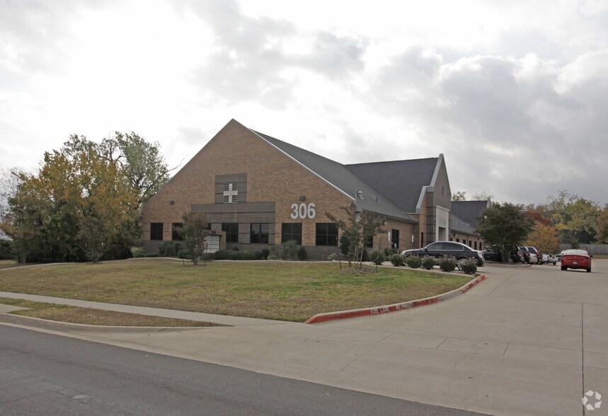 More Photos Of 306 E Randol Mill Rd, Arlington Office For Lease