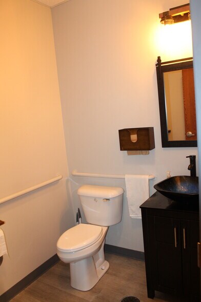 More Photos Of 40W222 Lafox Rd, St Charles Medical For Lease