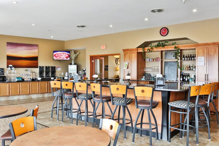 More Photos Of 4222 S 22nd Ave E, Newton Hotel For Sale