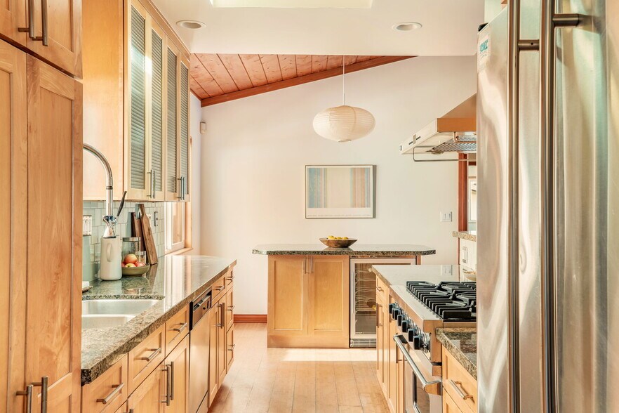 More Photos Of 16 Spinnaker St, Marina Del Rey Multifamily For Sale