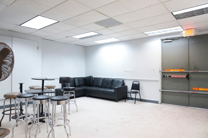 More Photos Of 4243 S Port Ave, Corpus Christi Freestanding For Lease