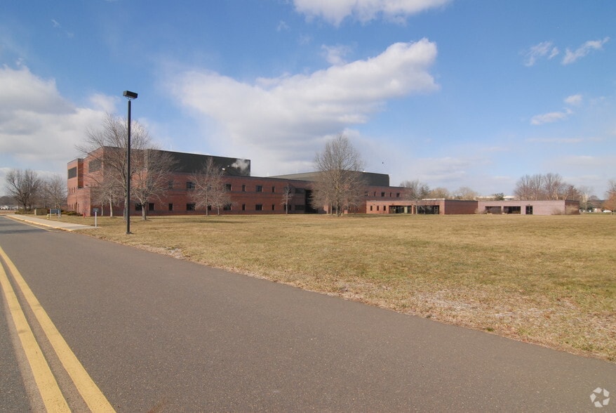 More Photos Of 865 Ridge Rd, Monmouth Junction Office For Lease