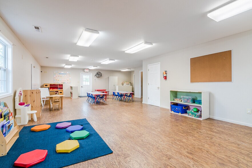 More Photos Of 17656 Old Post Rd, Wamego General Retail For Sale