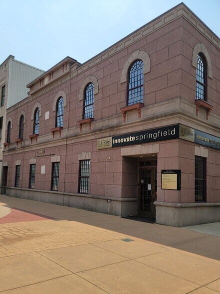 More Photos Of 15 SW Old State Capitol Plz, Springfield Office For Sale