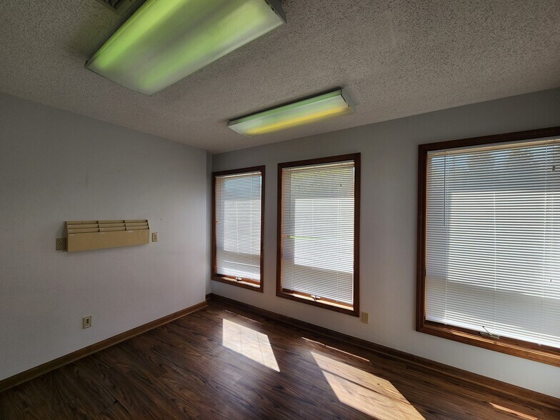 More Photos Of 1 Old Park Lane Rd, New Milford Medical For Lease