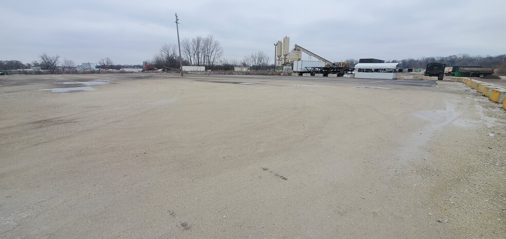 More Photos Of 804 Grant Ave, Joliet Warehouse For Lease
