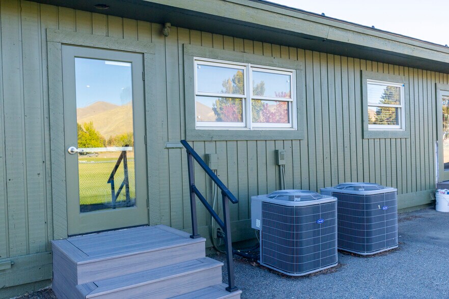 More Photos Of 21 E Maple St, Hailey Office For Sale