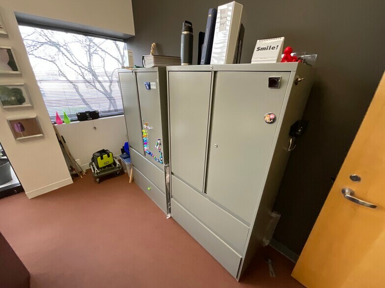 More Photos Of 2505 S Finley Rd, Lombard Office For Lease