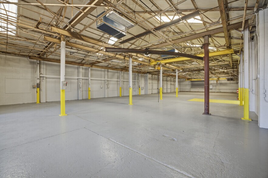 More Photos Of 1023 N Victor Ave, Tulsa Manufacturing For Lease