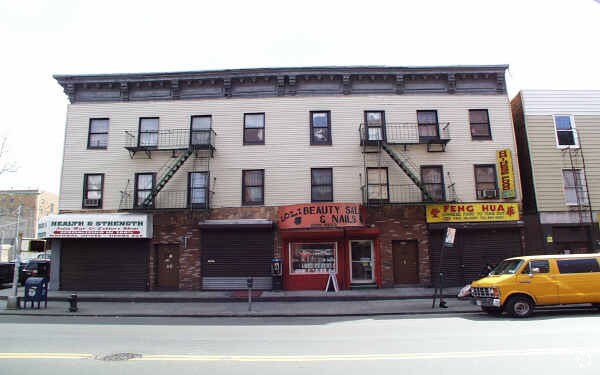 More Photos Of 600-602 Morris Ave, Bronx Storefront Retail Residential For Sale