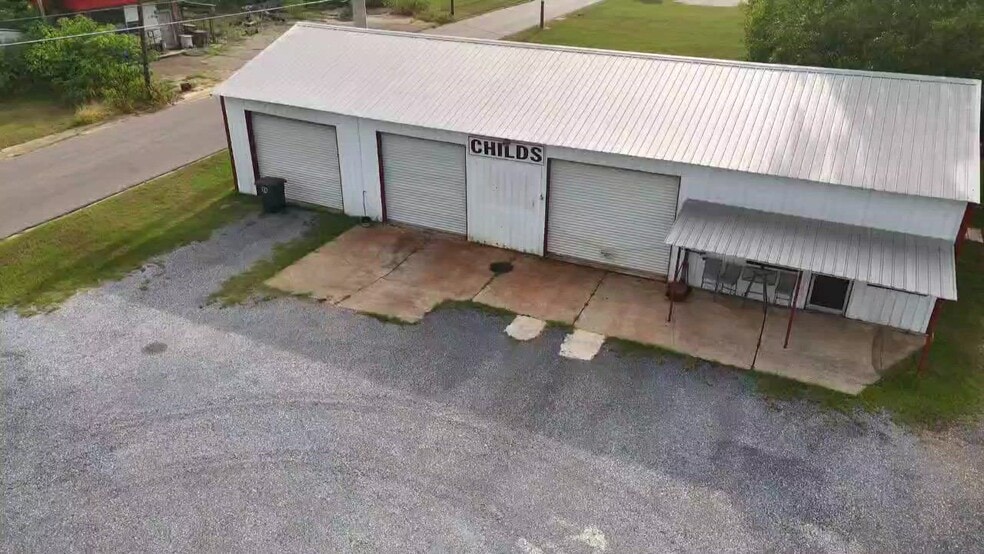 Primary Photo Of 716 S Main St, Enterprise Auto Repair For Sale