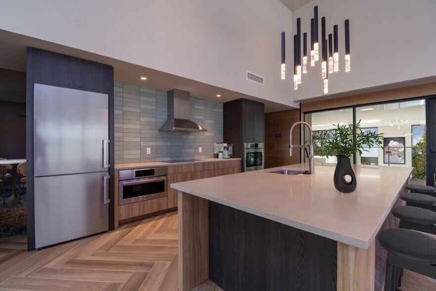 More Photos Of 132 NE 145th St, Shoreline Apartments For Lease