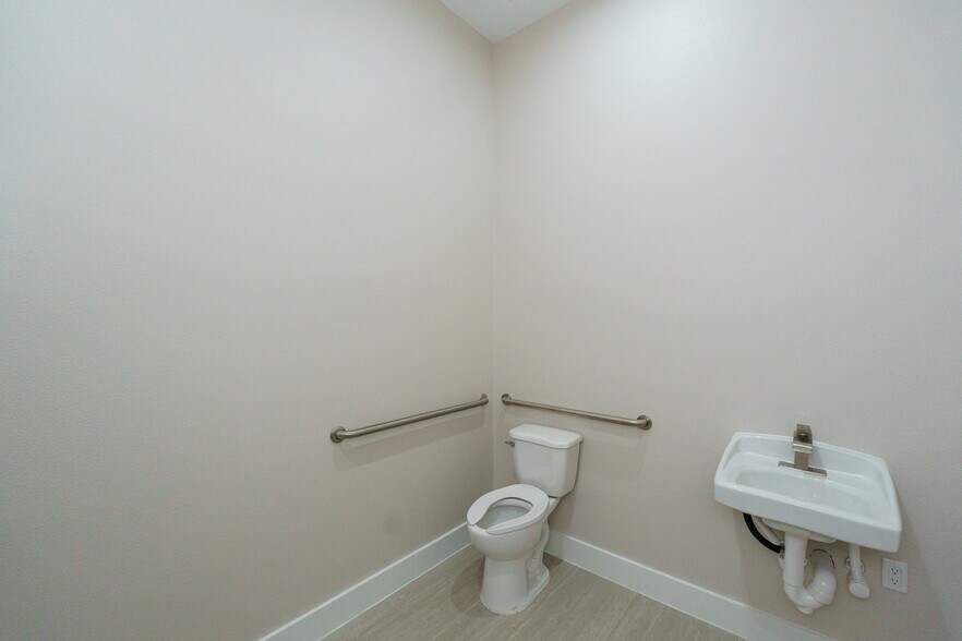 More Photos Of 8525 N Sam Houston Pkwy E, Humble Office Residential For Sale