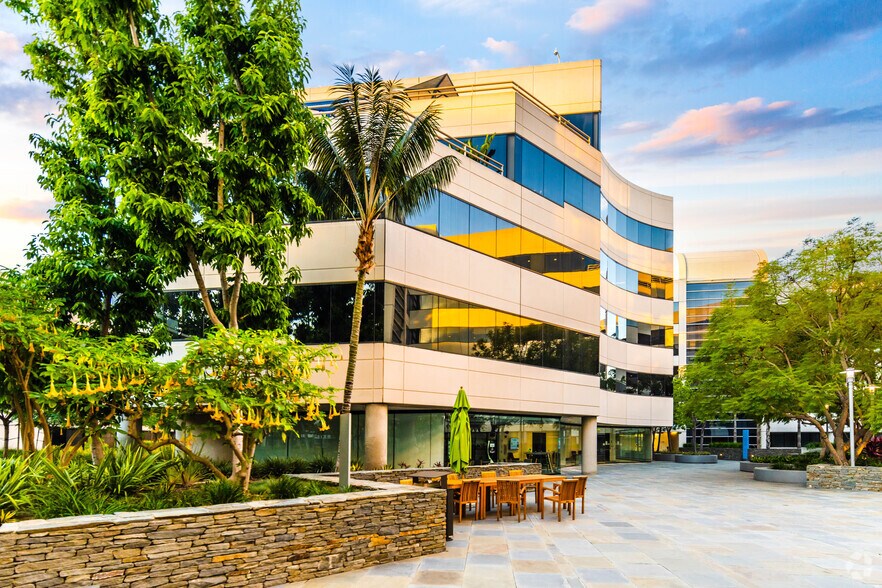 More Photos Of 2401 Colorado Ave, Santa Monica Unknown For Lease