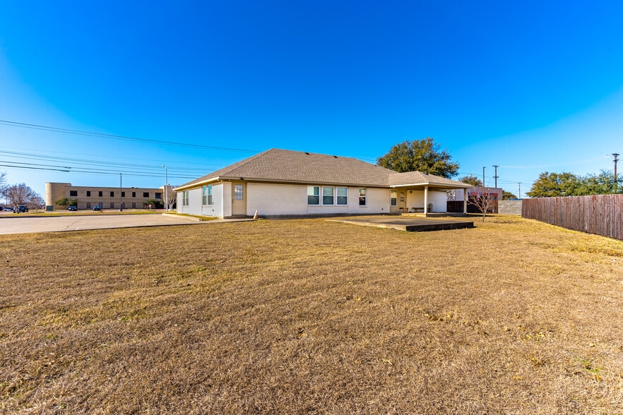 More Photos Of 6110 Dalrock Rd, Rowlett Office For Lease