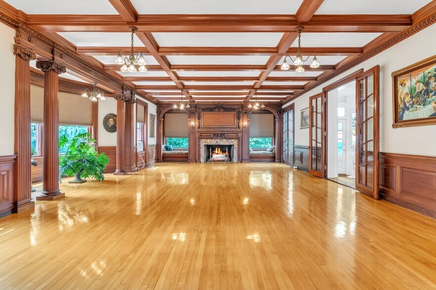 More Photos Of 270 Maple St, Springfield Hospitality For Sale