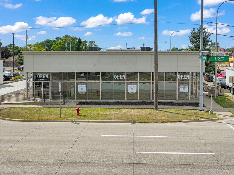 More Photos Of 15010 Fort St, Southgate Freestanding For Lease