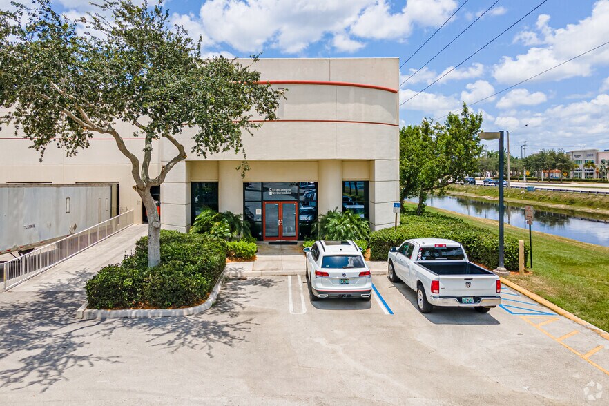 Primary Photo Of 2705-2785 N Commerce Pky, Miramar Manufacturing For Lease