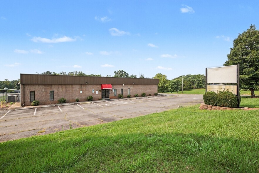 More Photos Of 817 Meadowbrook Dr, King Schools For Sale