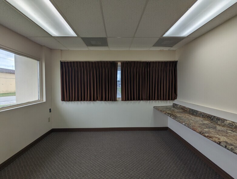 More Photos Of 2660 Sweetgum Ln, Beaumont Office For Sale