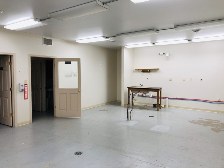 More Photos Of 120-122 W Broadway St, New Lexington Office For Lease