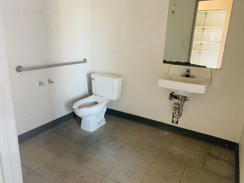 More Photos Of 4300-4410 W Union Hills Dr, Glendale Unknown For Lease