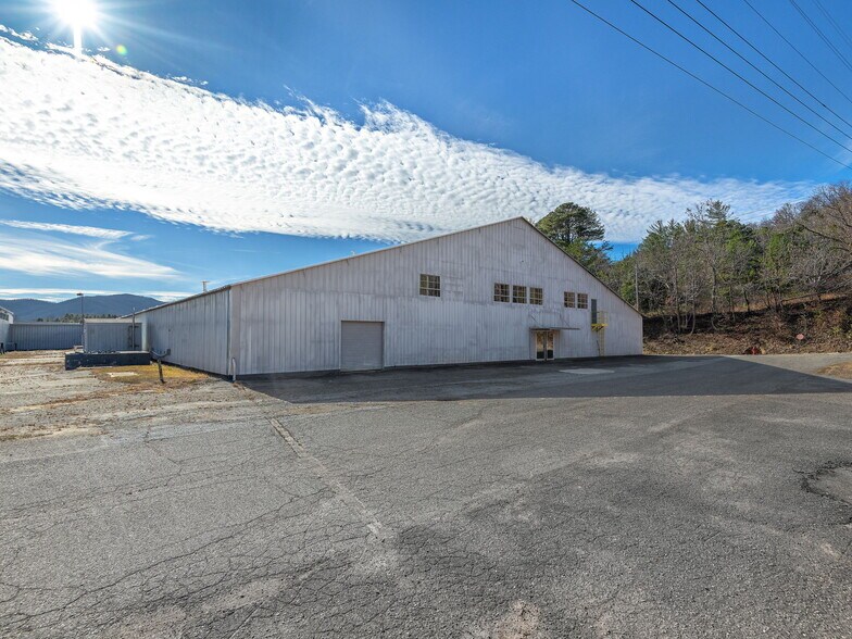 More Photos Of 111 Old Bee Tree Rd, Swannanoa Warehouse For Lease