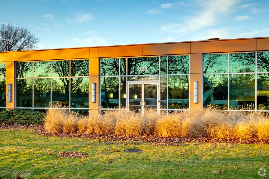 More Photos Of 360 Motor Pky, Hauppauge Medical For Lease