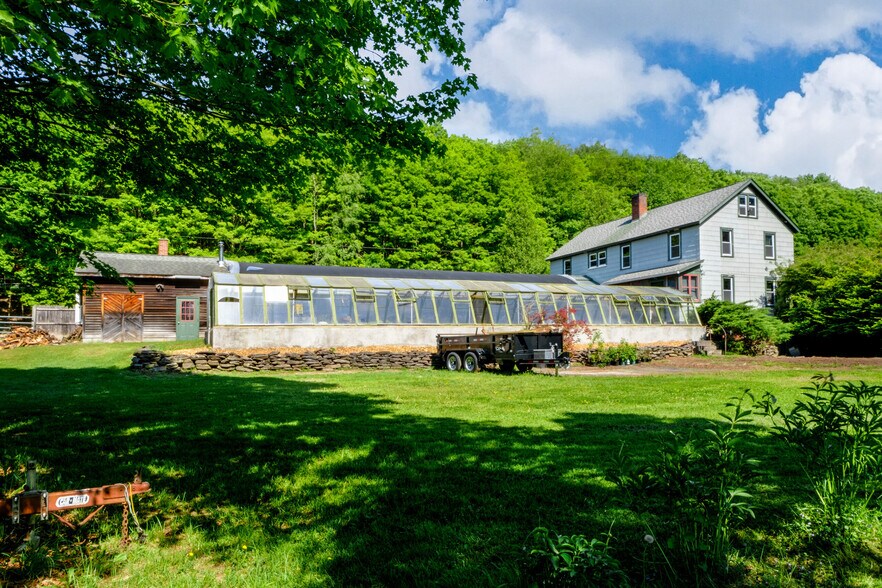 More Photos Of 265 Main St, Delhi Garden Center For Sale