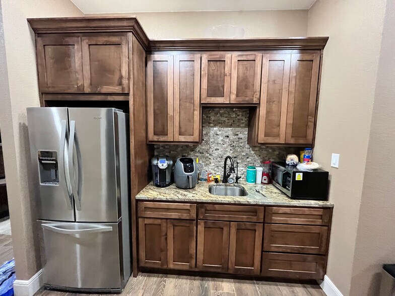 More Photos Of 4313 N County Rd W, Odessa Office For Sale