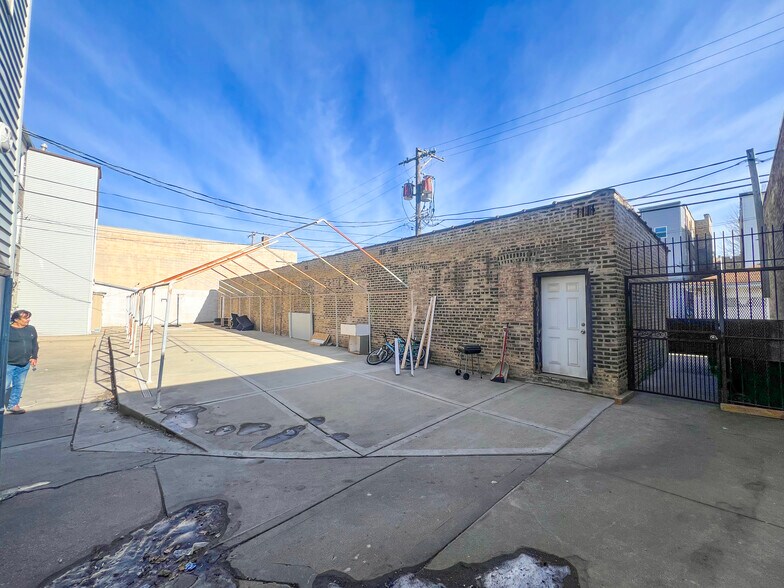 More Photos Of 6235-6243 N Western Ave, Chicago Apartments For Lease