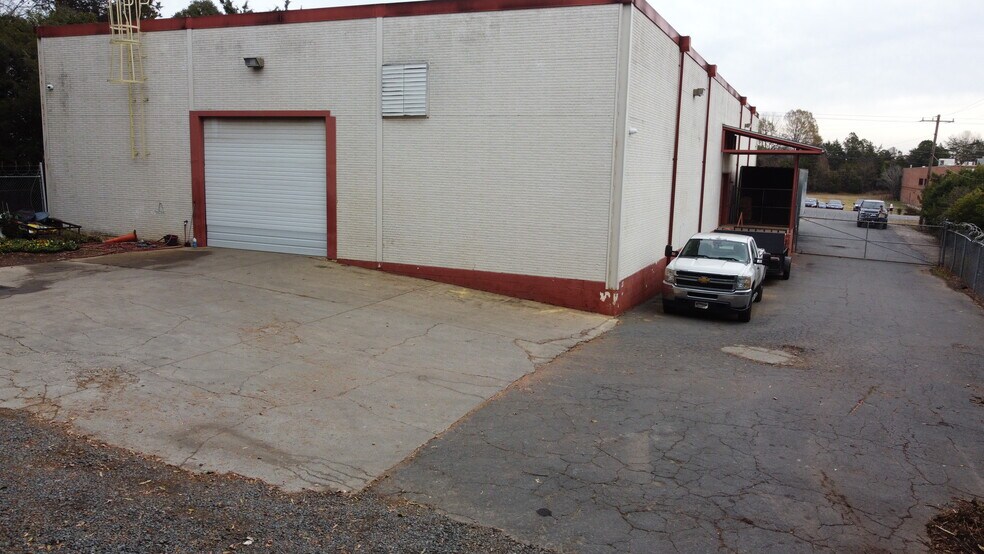 More Photos Of 10020 Rodney St, Pineville Warehouse For Lease